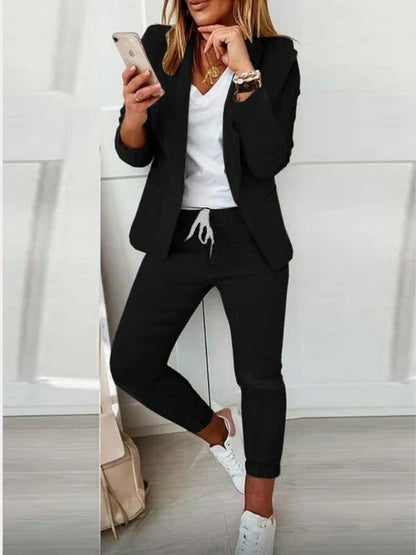 Stylish blazer and trouser set for women