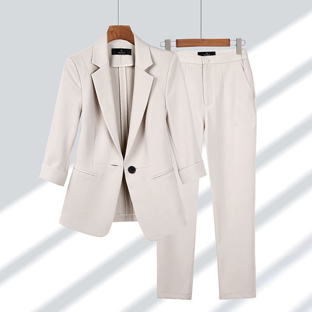 Elegant blazer and trousers for women set