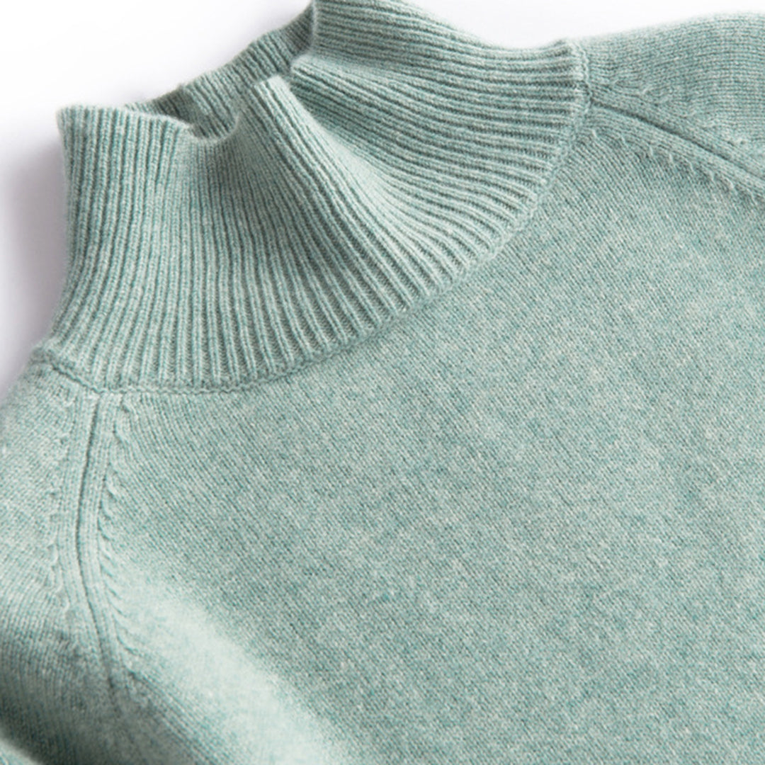 Women's slim fit short raglan knitted sweater in solid color
