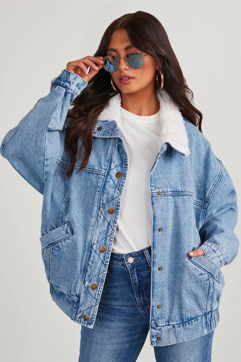 Women's loose denim jacket with fur collar and double pockets
