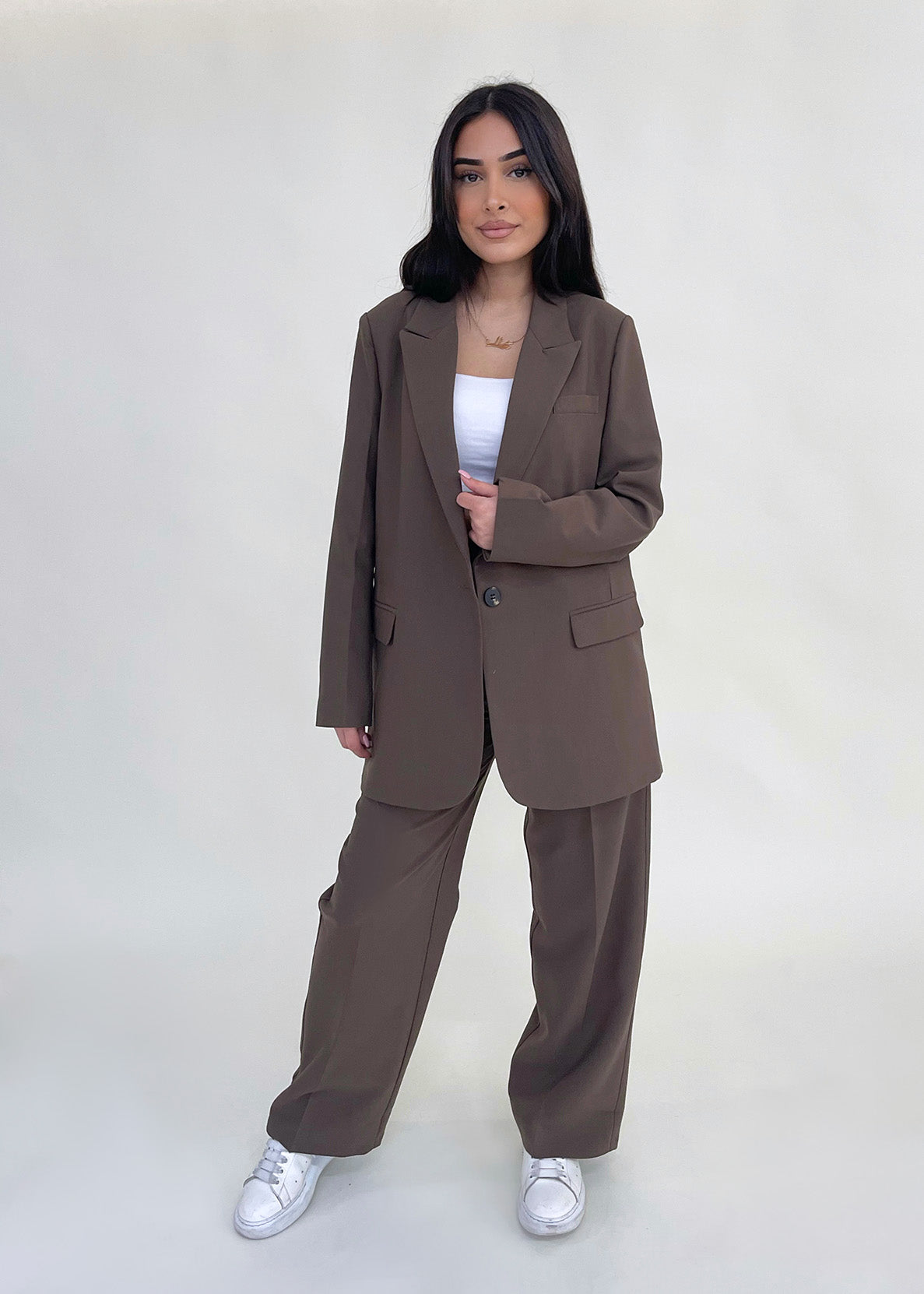Women's sleek lapel one-button blazer