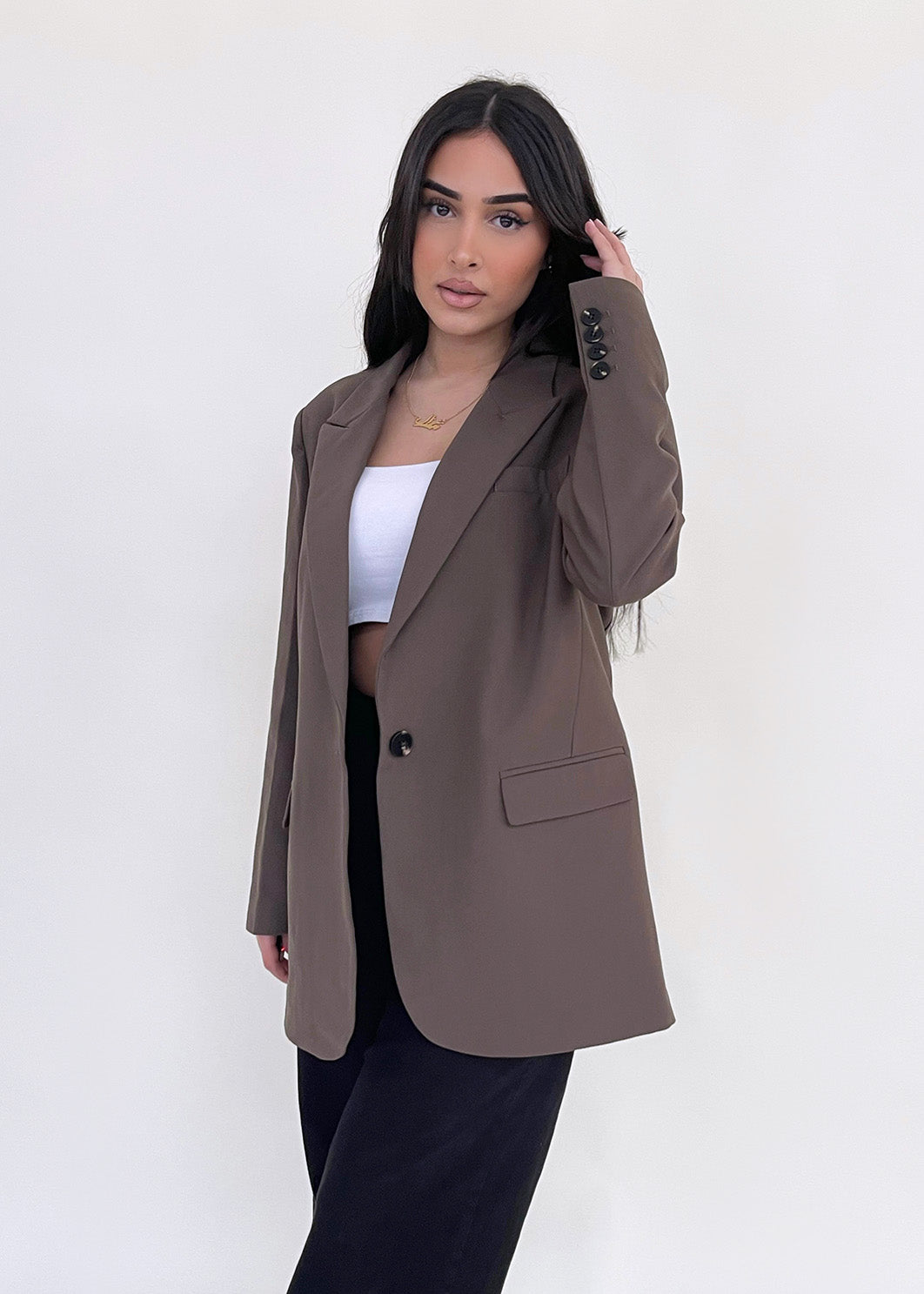 Women's sleek lapel one-button blazer