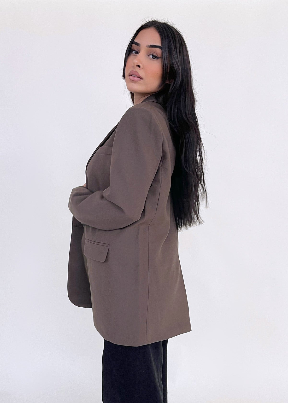 Women's sleek lapel one-button blazer