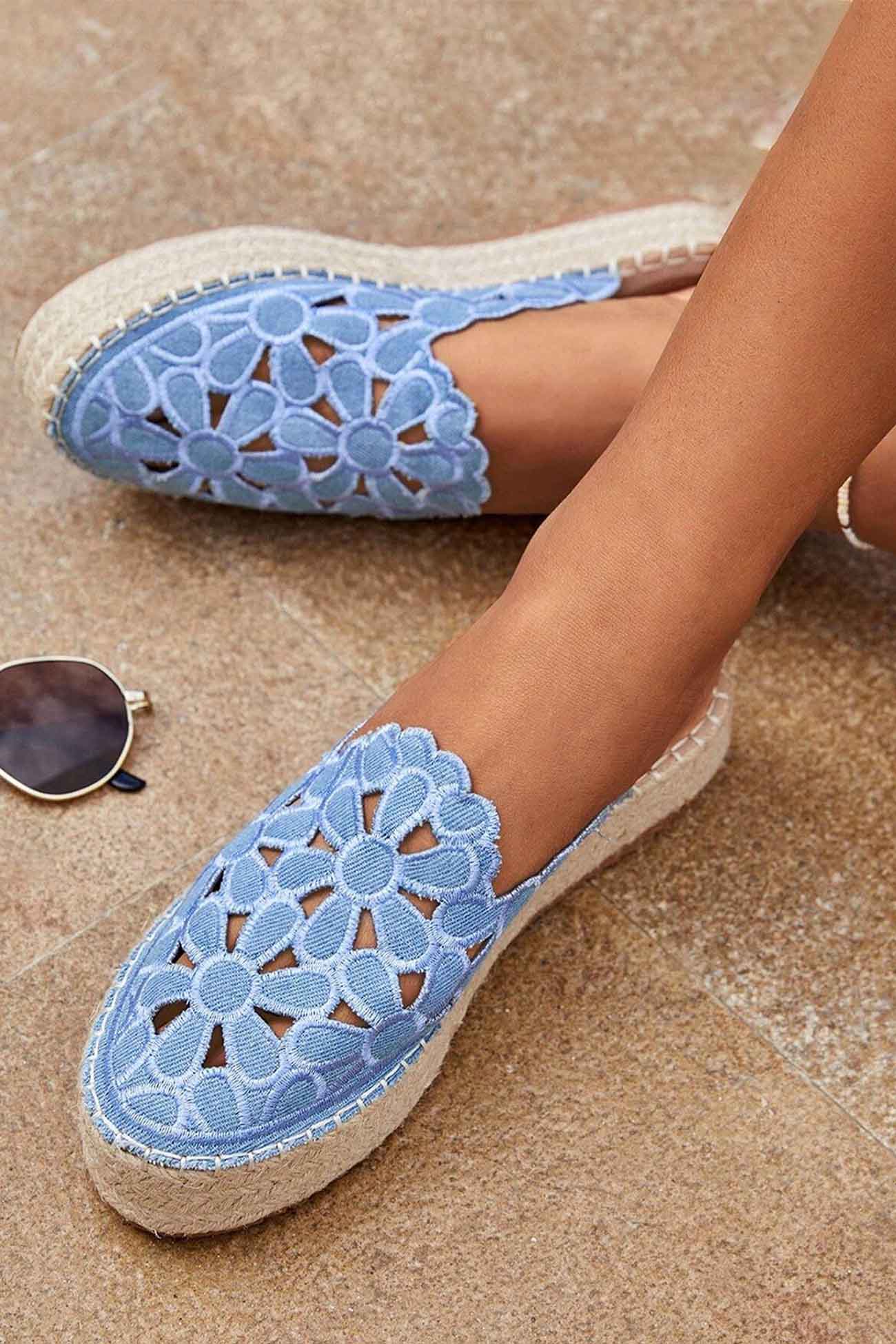 Women's Espadrille Slides - Floral Cut-Out Design - Embroidered Upper - Jute Platform
