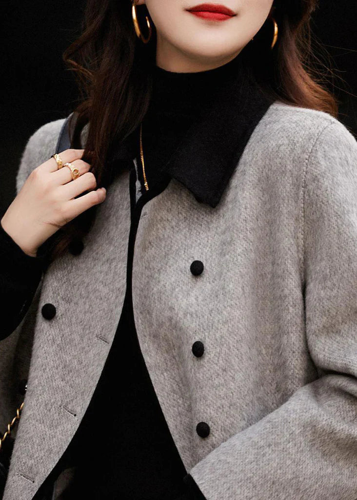 Women’s Wool Coat – Double-Breasted – Relaxed Fit – Mid-Thigh Length – Notched Collar