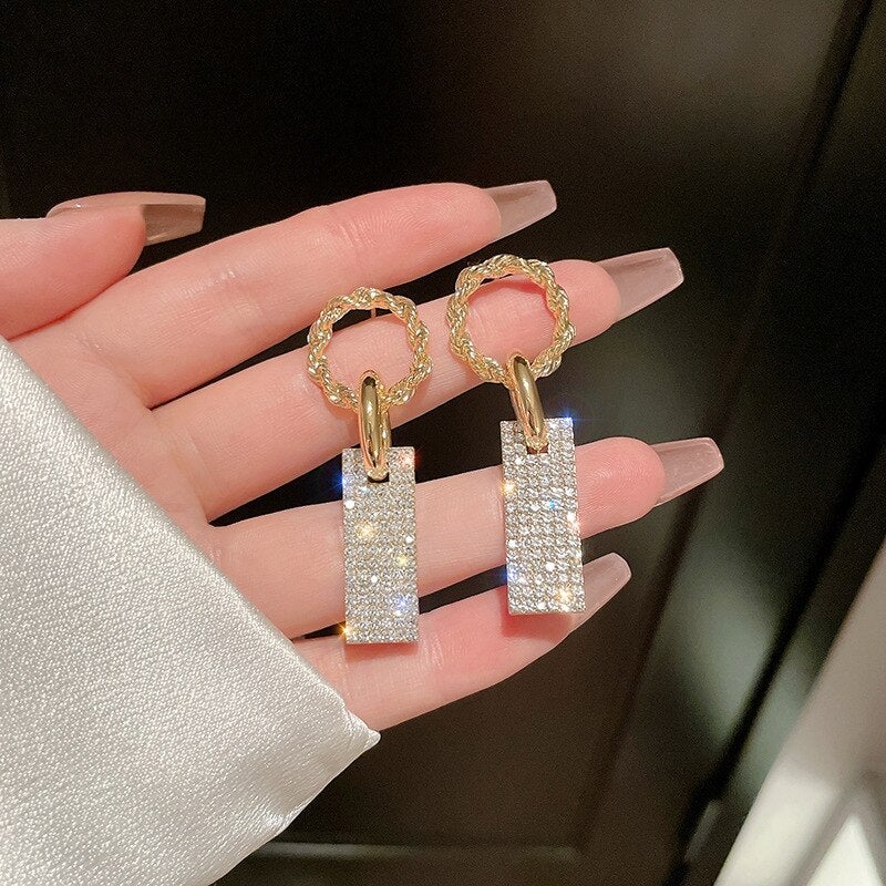 Luxurious zirconia earrings