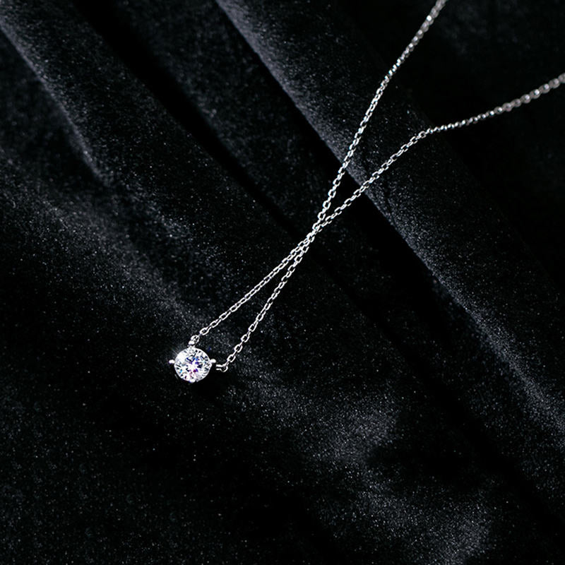 Necklace with zircons