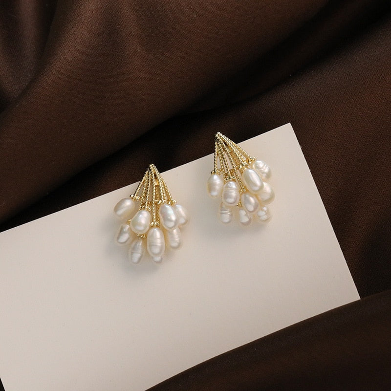 Elegant raindrop pearl earrings