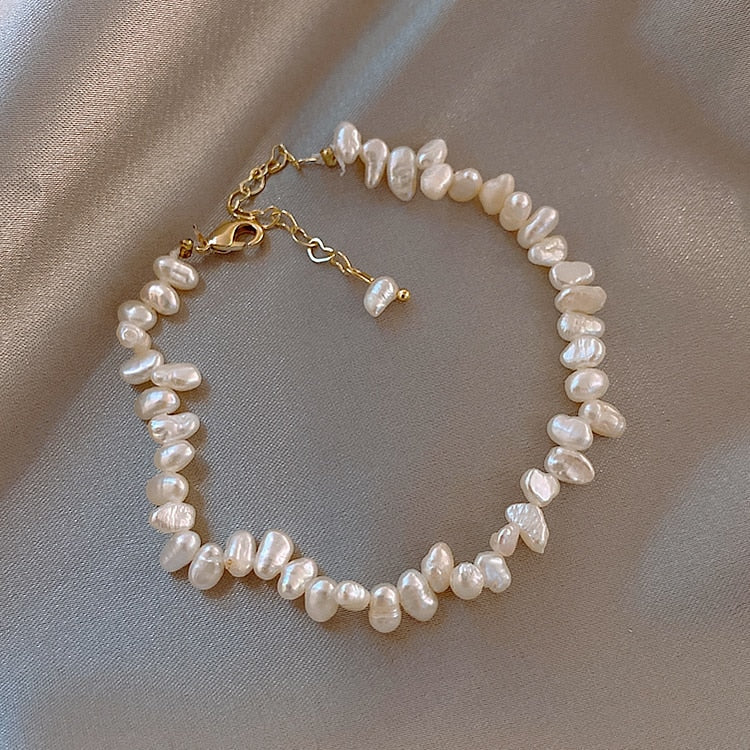 Elegant pearl bracelet