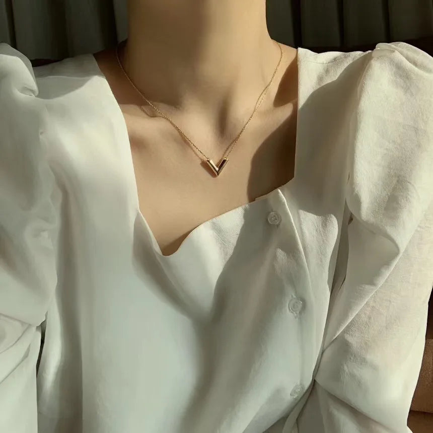 Vien - v-shaped collarbone necklace