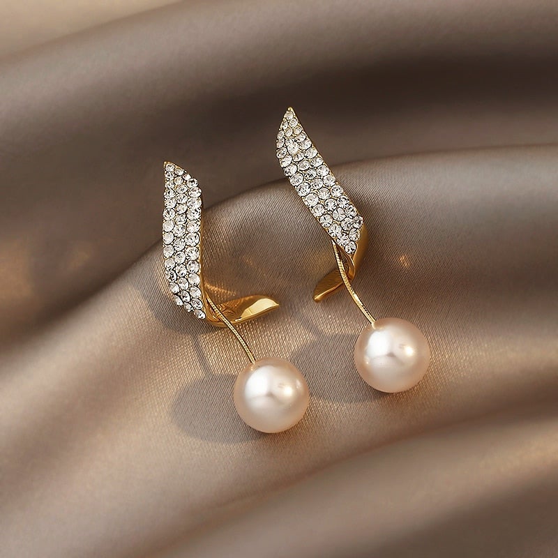 Elegant pearl earrings