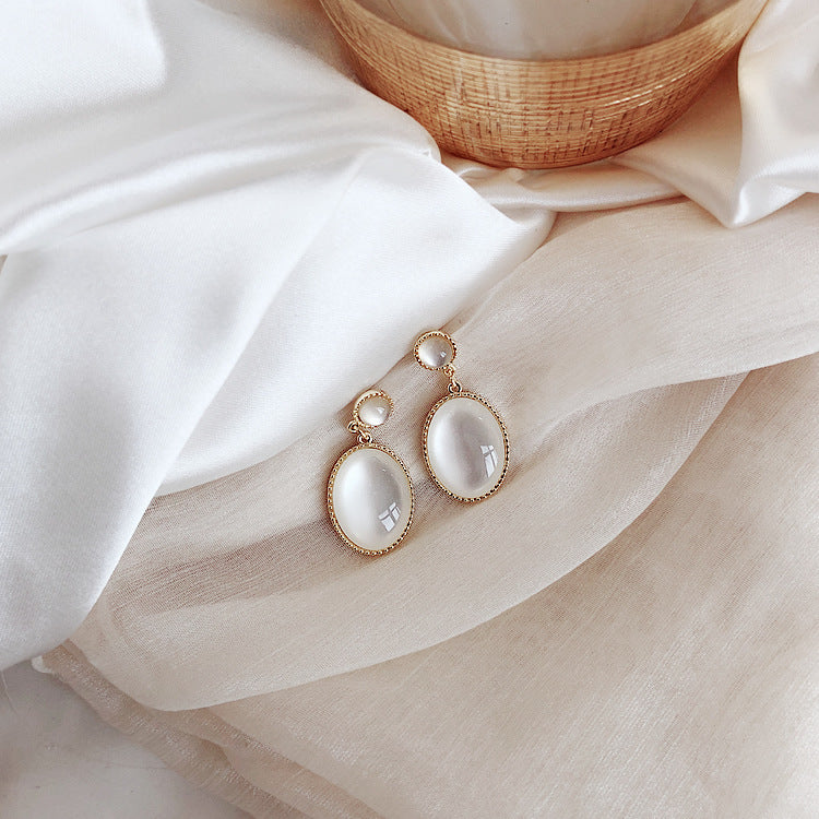 Elegant handcrafted moonstone earrings