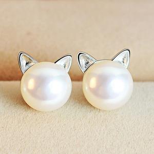 Playful pearl earrings with ear accents