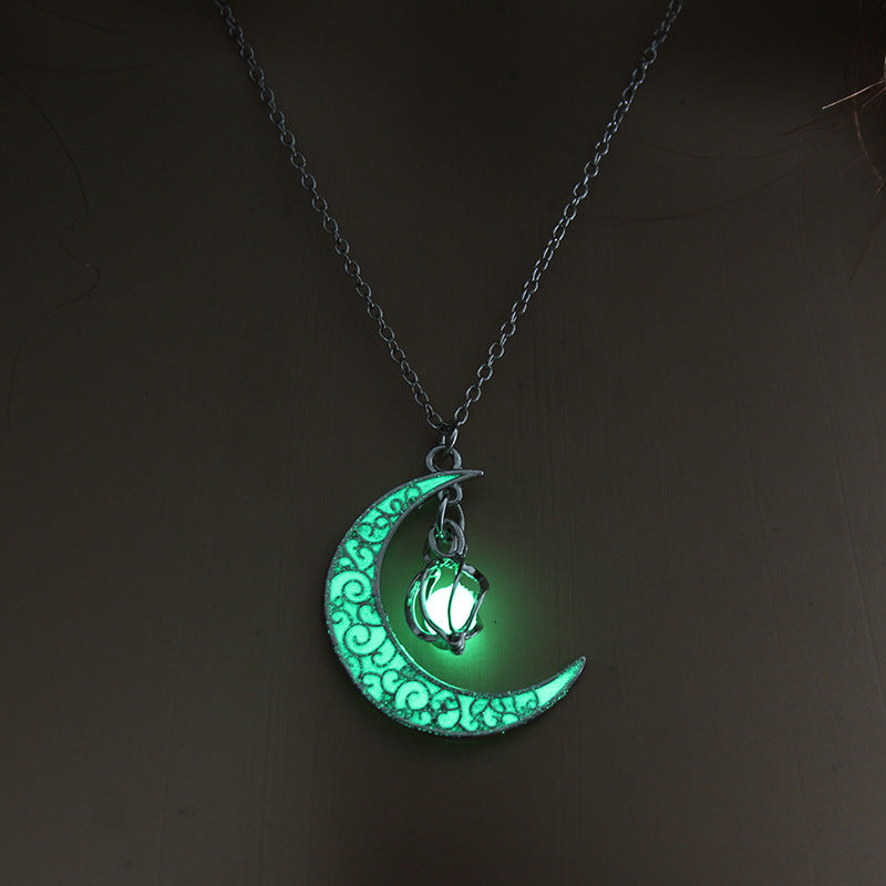 Luminous crescent necklace