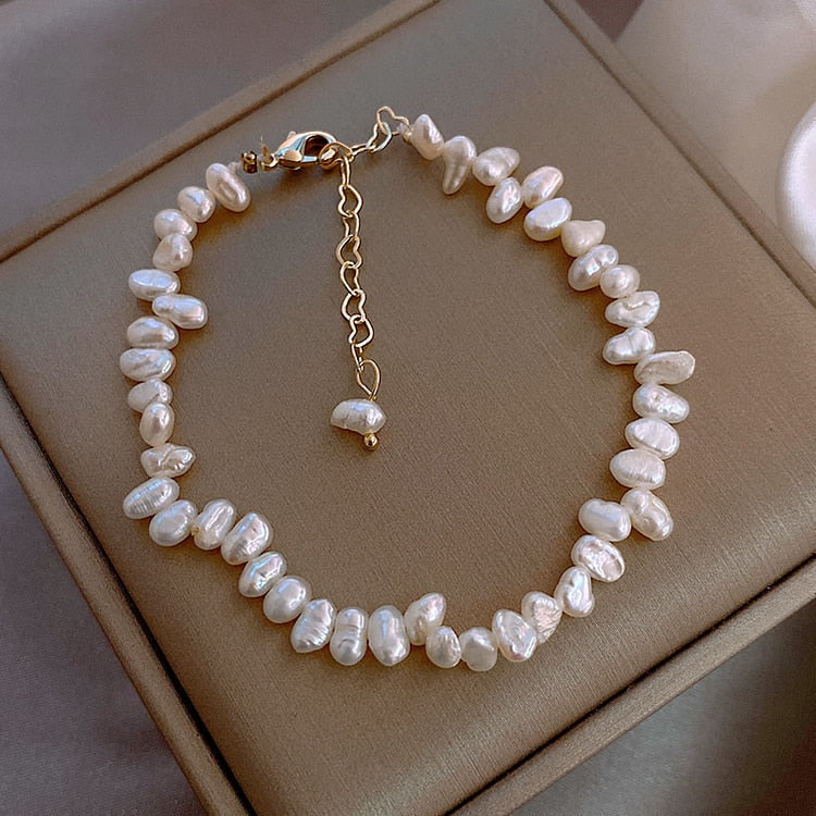 Elegant pearl bracelet