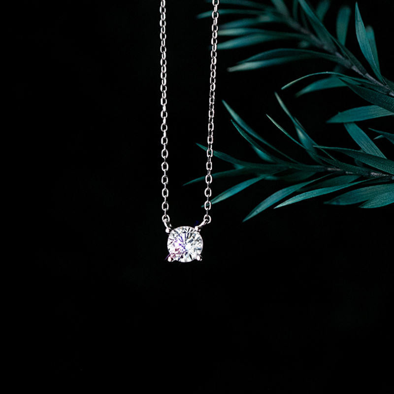 Necklace with zircons