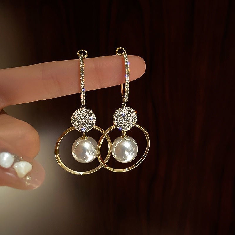 Elegant pearl and zirconia luxury earrings