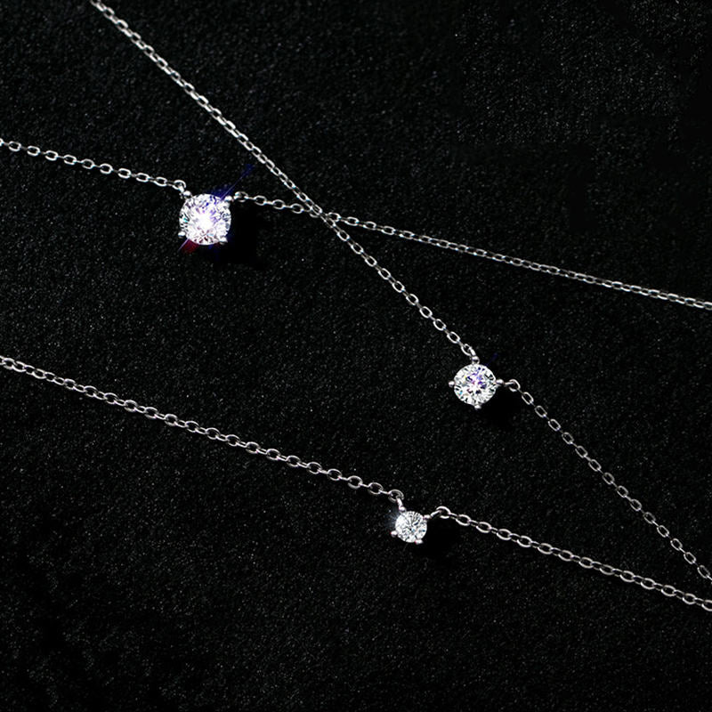 Necklace with zircons