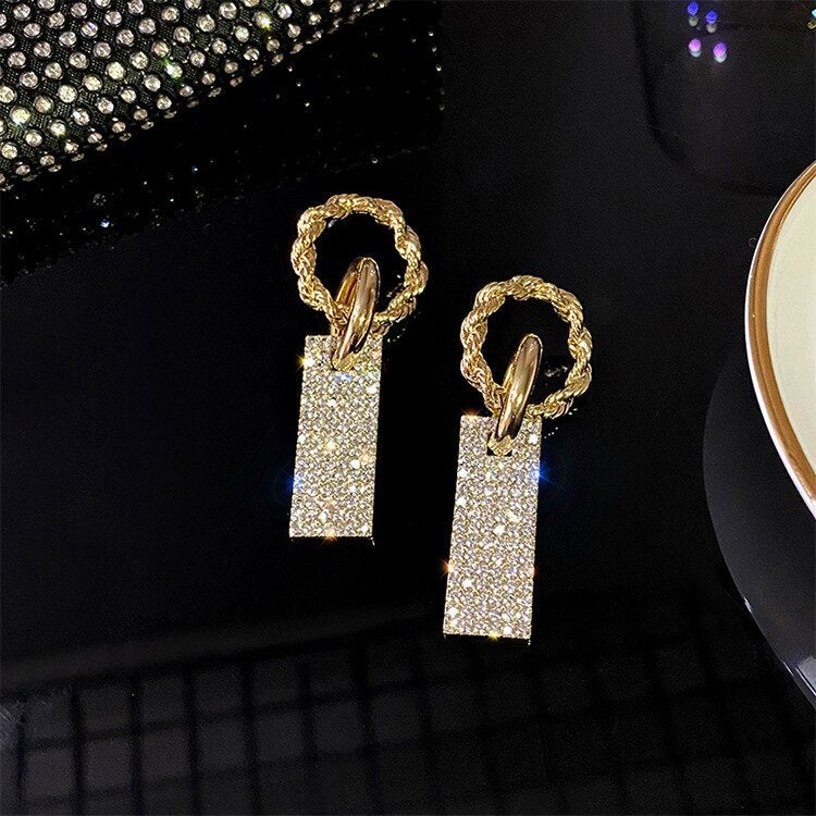 Luxurious zirconia earrings