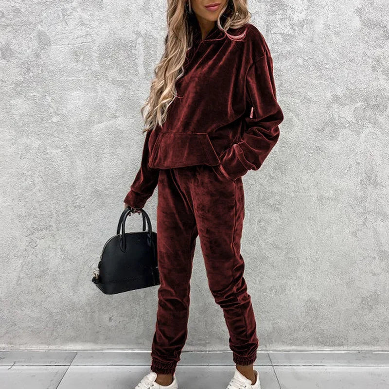 Women's hooded sweatshirt and joggers set