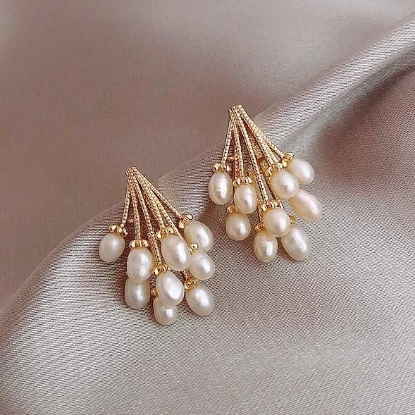 Elegant raindrop pearl earrings