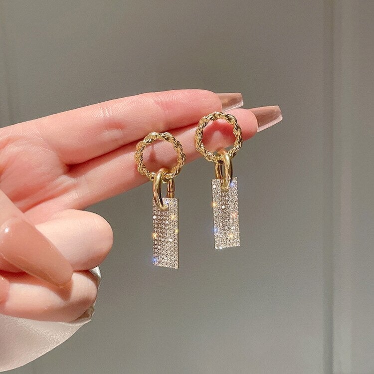 Luxurious zirconia earrings