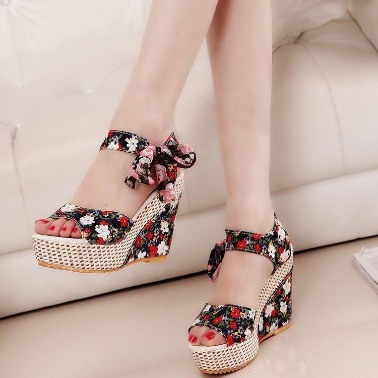 Fenna - Wedge Sandals with Floral Pattern