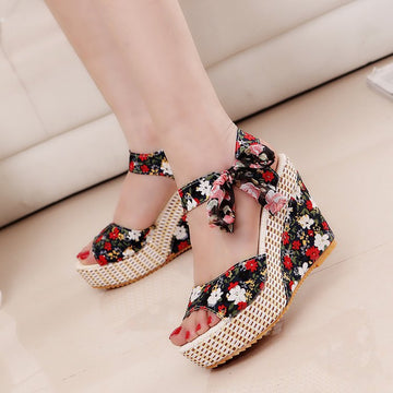 Fenna - Wedge Sandals with Floral Pattern