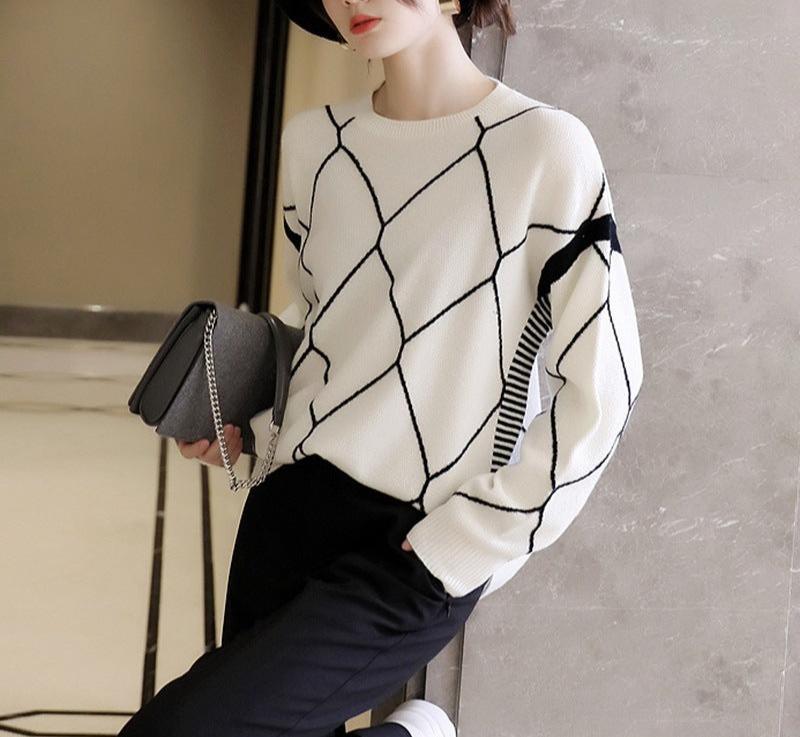 Women's geometric contrast knit sweater