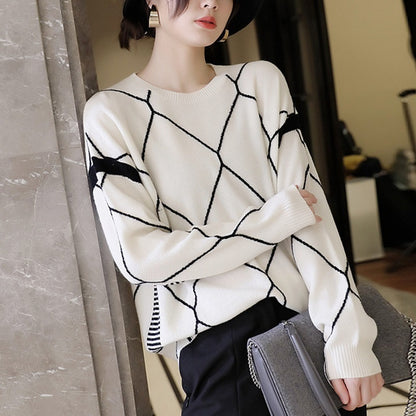 Women's geometric contrast knit sweater