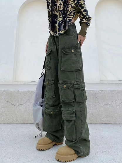 Women's retro cargo pants with many pockets and wide legs