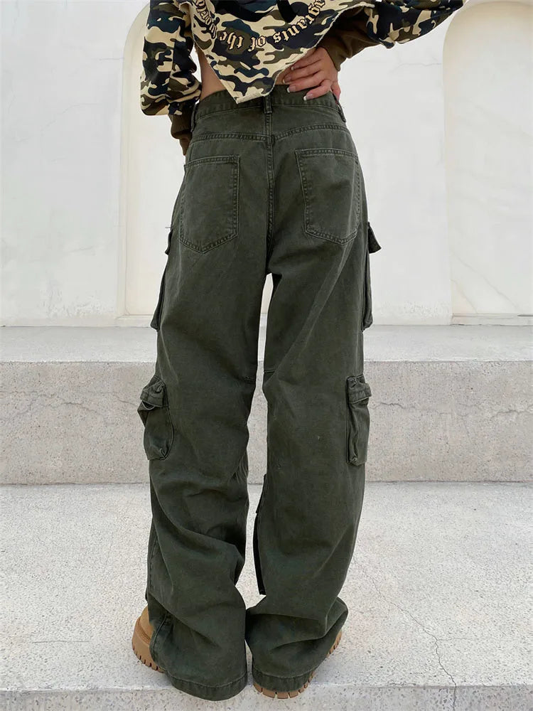 Women's retro cargo pants with many pockets and wide legs