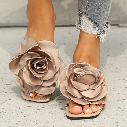 Selione - Elegant slippers with flower detail