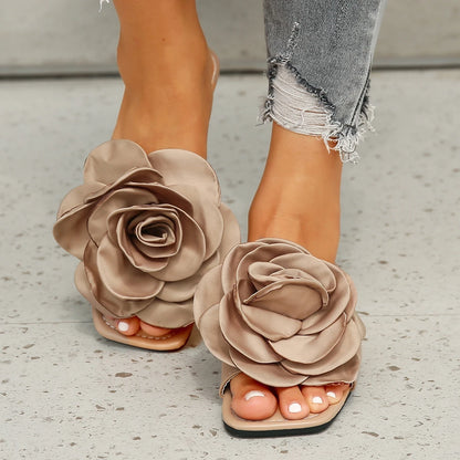 Selione - Elegant slippers with flower detail