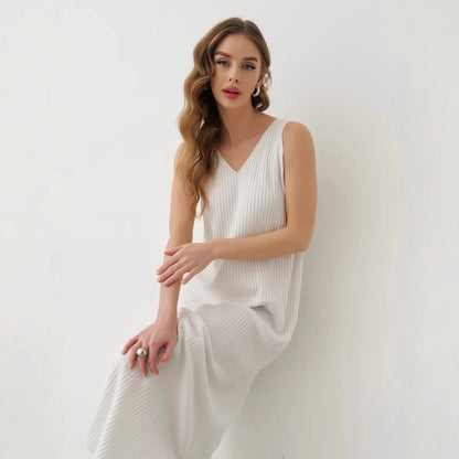 Women’s Maxi Dress – Sleeveless – Relaxed Fit – V-Neck – Pleated – Spaghetti Straps