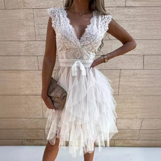 Women’s Party Dress – Lace Bodice – A-Line Fit – V-Neck – Tulle Skirt – Knee Length