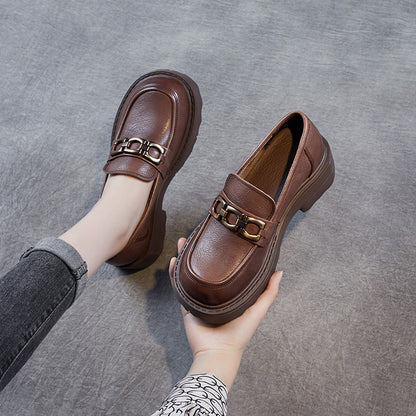 Women's classic loafer with chain detail