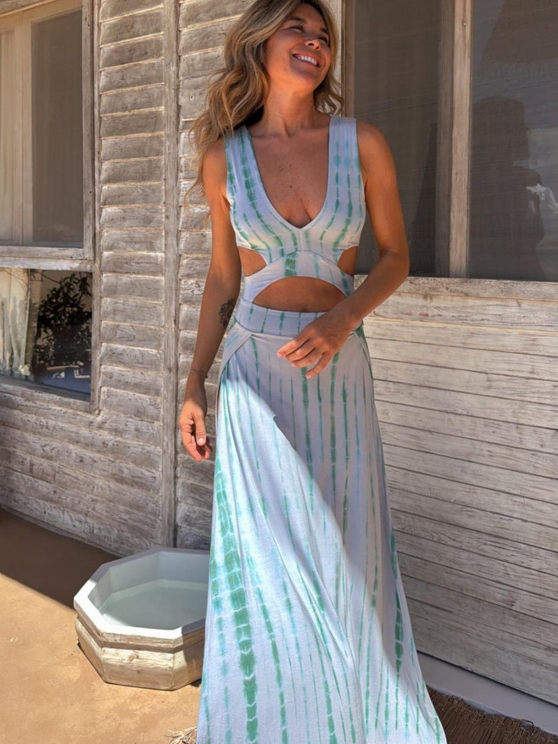 Women’s Maxi Dress – Slim Fit – V-Neck – Waist Cut-Out – Side Slit Bold Print