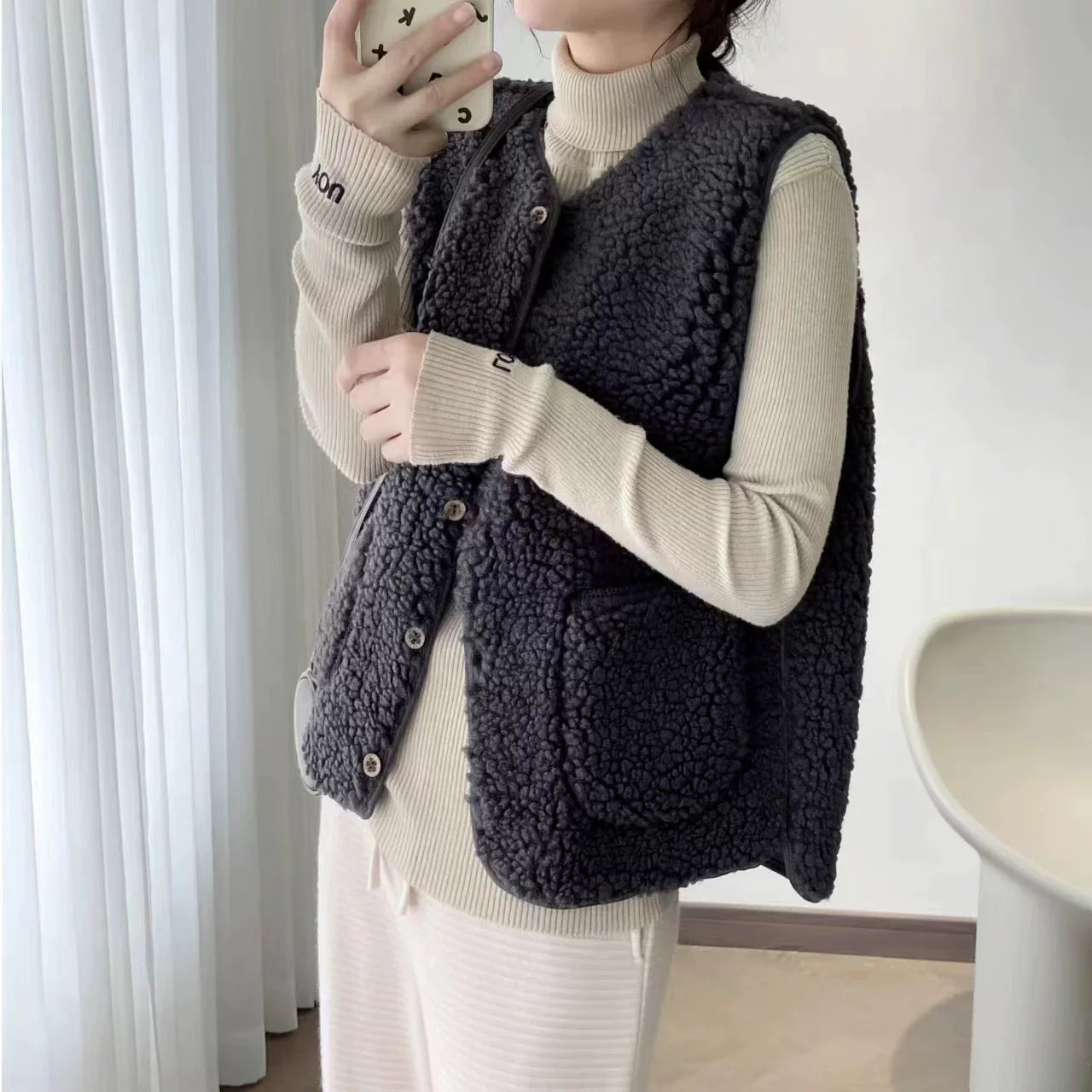 Plush Shearling Feel Relaxed Fit Vest 
