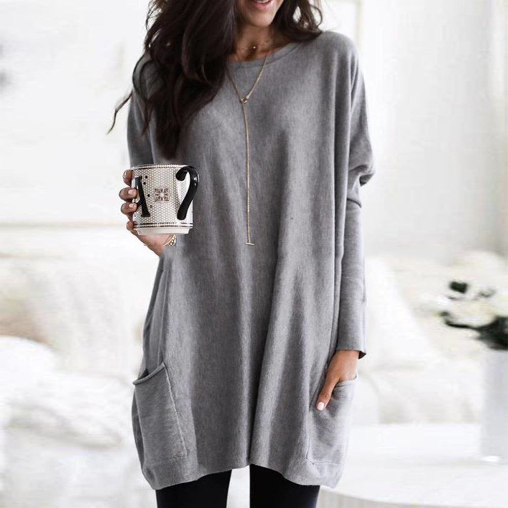 Women's long plain sweater with pockets and long sleeves