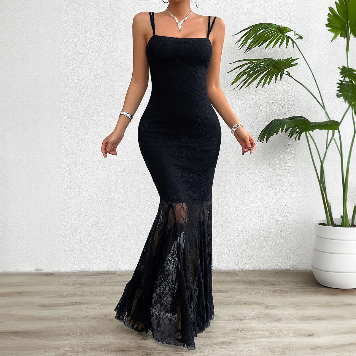 Women’s Maxi Dress – Slim Fit Lace – Spaghetti Straps – Formal Evening Gown