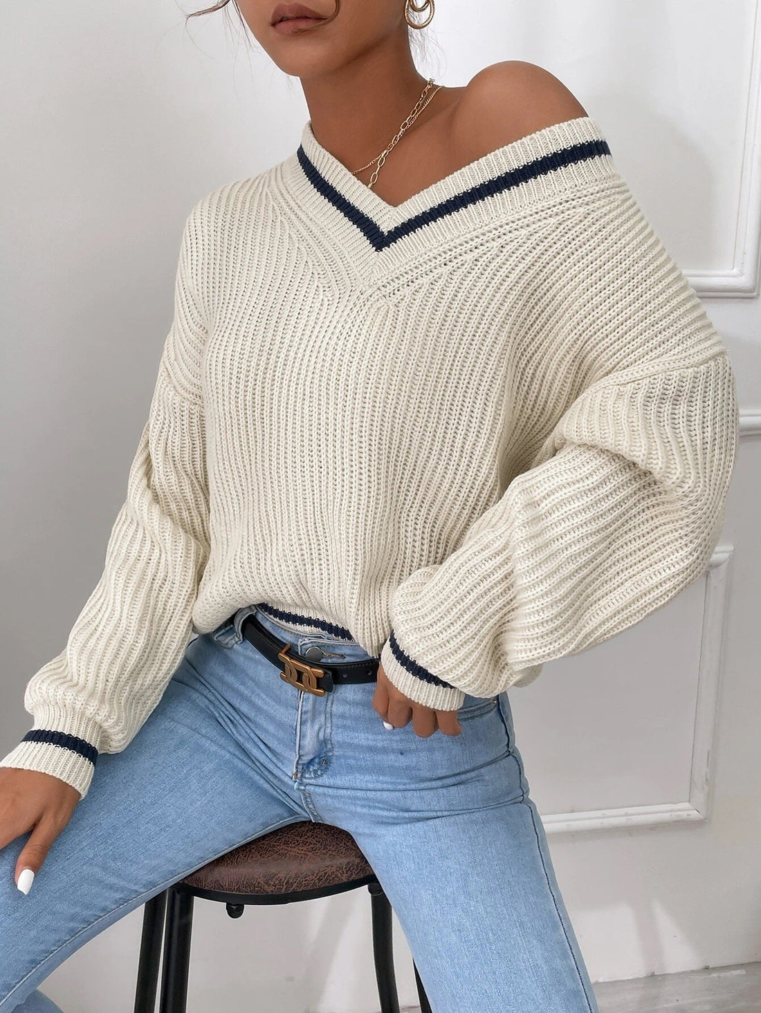 Women's casual sweater with patchwork v-neck