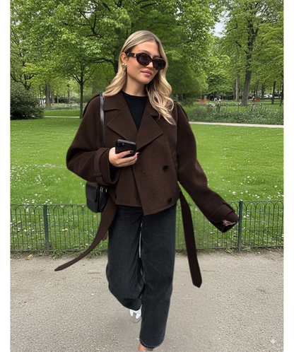 Women’s Wool Coat – Oversized Fit – Cropped Length – Double-Breasted Suit Collar