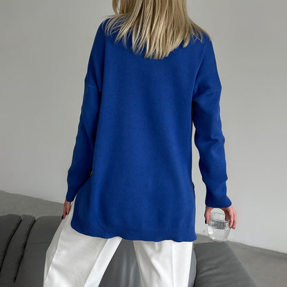 Fashionable turtleneck jumper with side slits for women