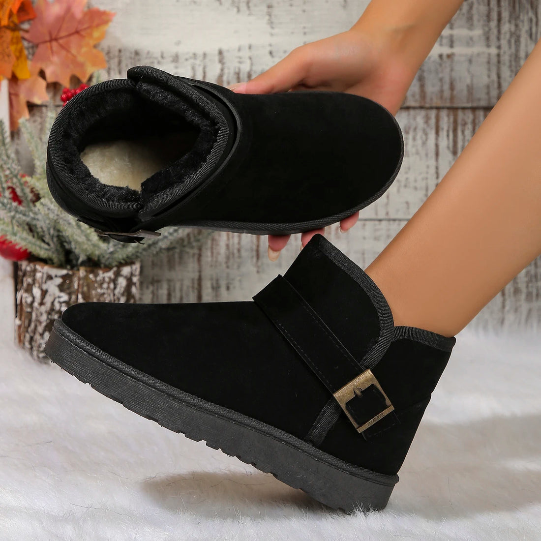 Women's textured winter snow boots with sponge sole and low heel