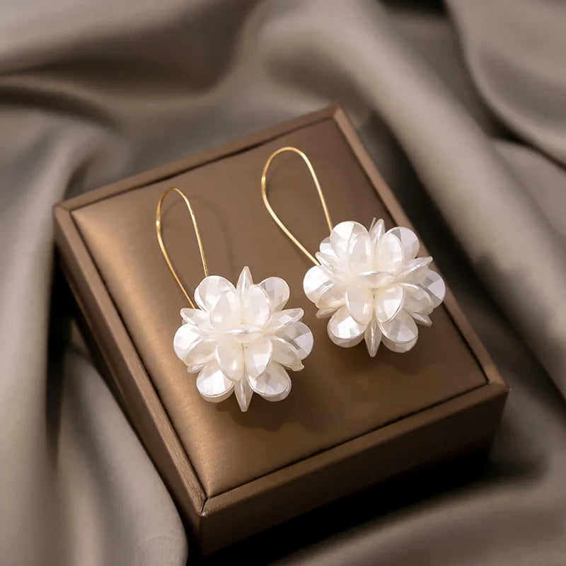 Vicky - long flower ball earrings