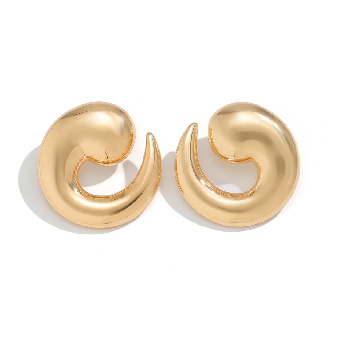 Pietra - oversized shell snail stud earrings