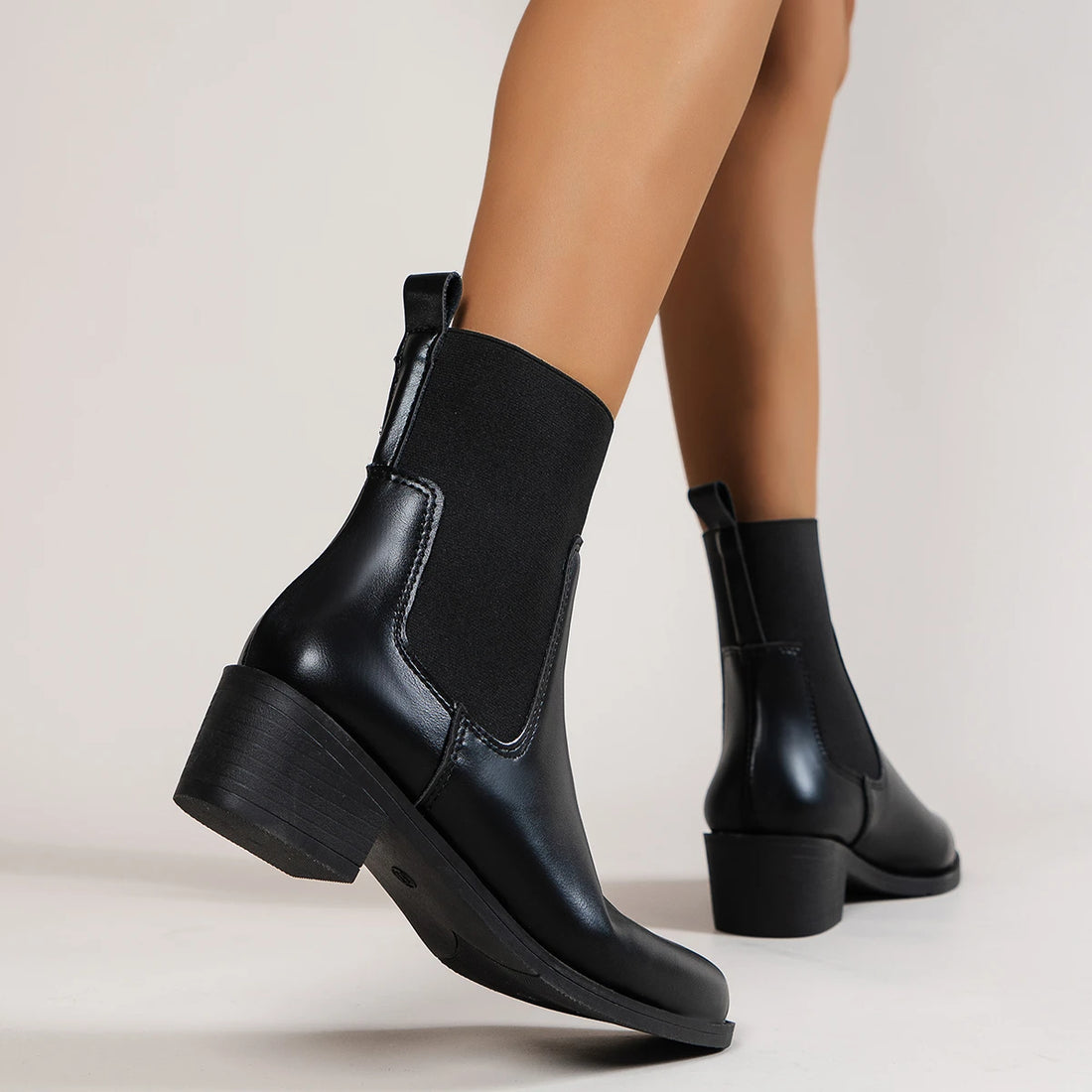 Women's Chelsea boots with chunky heel and pointed toe