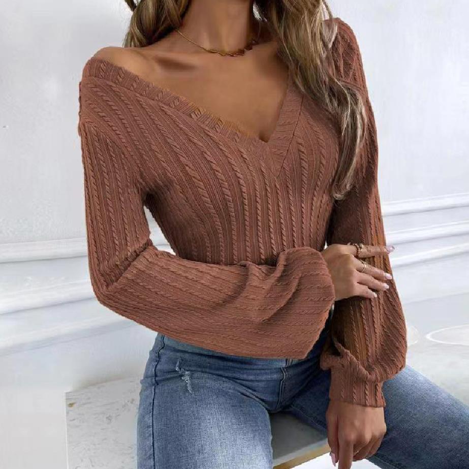 Stylish women's knitted V-neck top