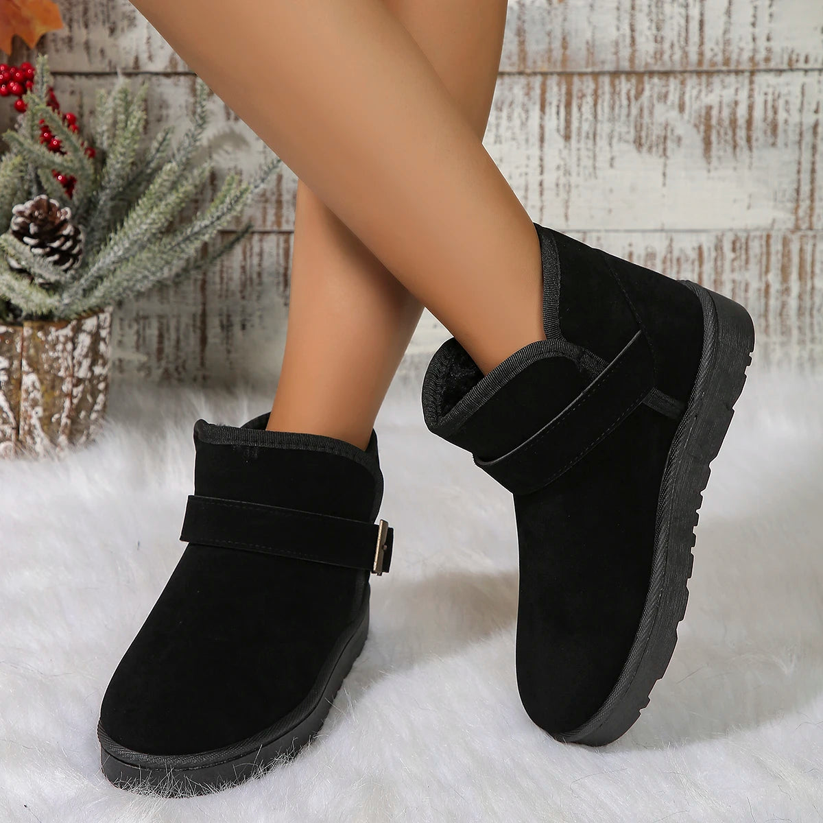 Women's textured winter snow boots with sponge sole and low heel